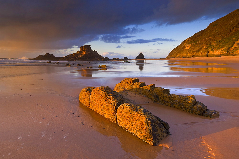 Sunset and low evening light on the rocks, Praia do Castelejo beach near Vila do Bispo, Algarve, Portugal, Europe