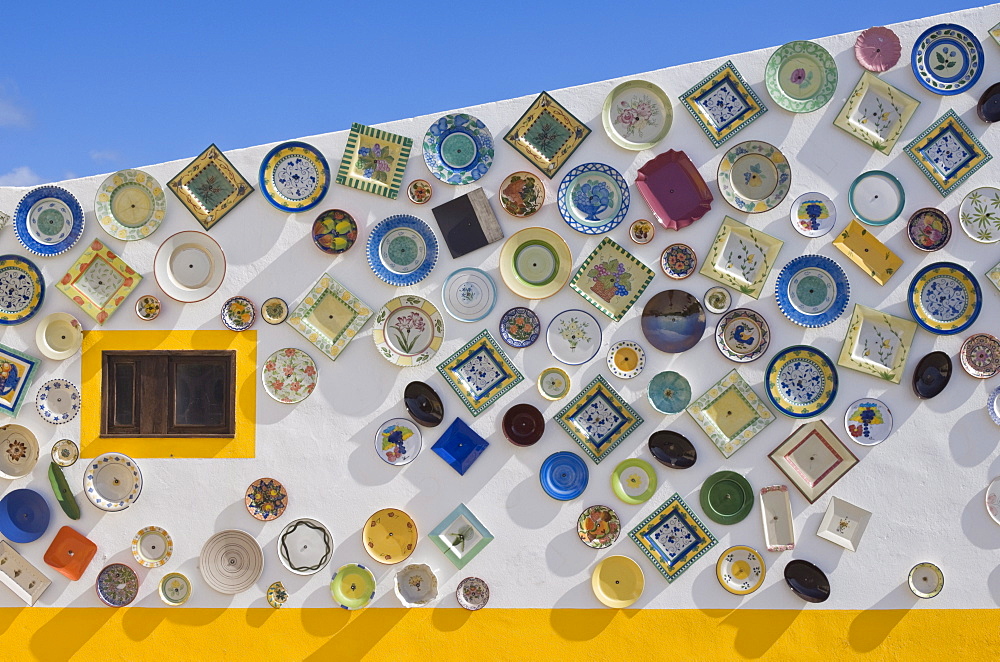 Traditional Portuguese pottery, artisan workshop with plates on wall, Cape St. Vincent peninsula, Sagres, Algarve, Portugal, Europe