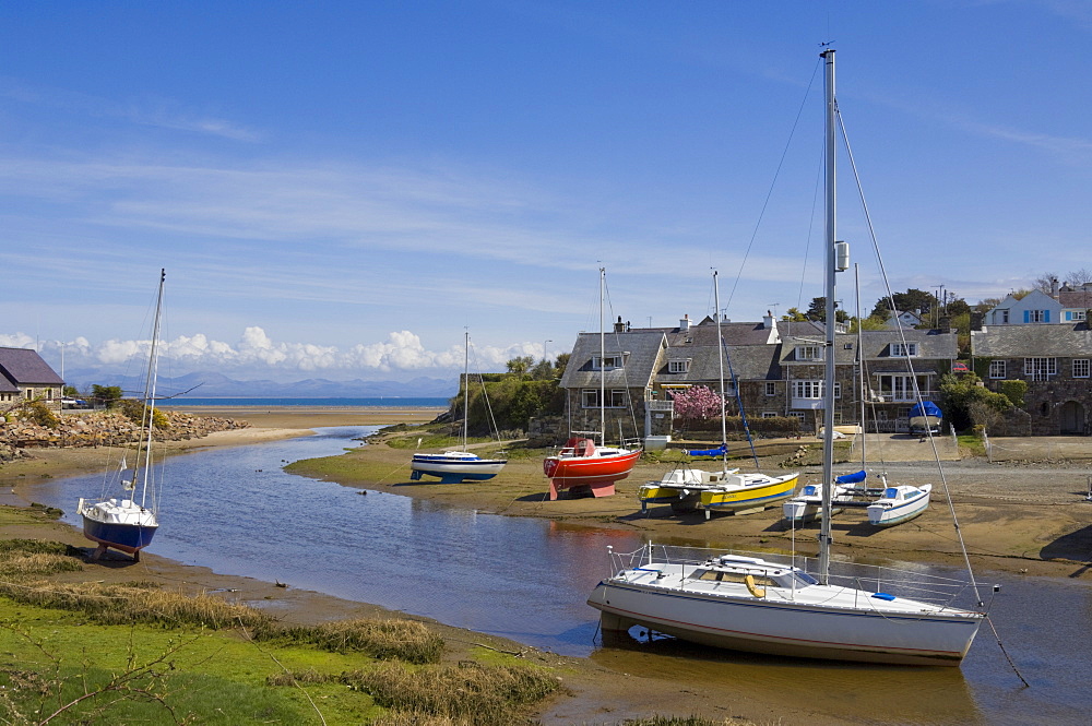 Yachts moored on River Soch estuary waiting for the incoming tide on the Warren, Abersoch, St.Tudwals road, Llyn Peninsula, Gwynedd, North Wales, Wales, United Kingdom, Europe