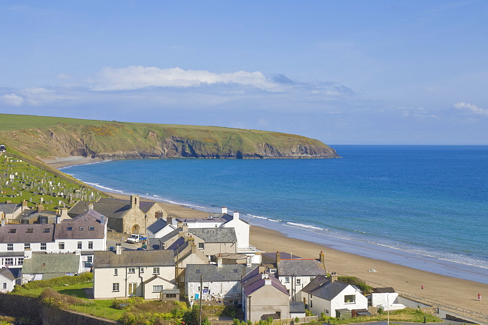 Village of Aberdaron with St. Hywyn's church and graveyard, Aberdaron Bay, Llyn Peninsula, Gwynedd, North Wales, Wales, United Kingdom, Europe