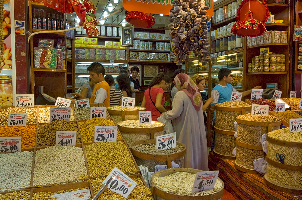 People buying pulses, nuts and spices at a stall in the Egyptian bazaar (Spice bazaar) (Misir Carsisi), Eminonu, Istanbul, Turkey, Europe