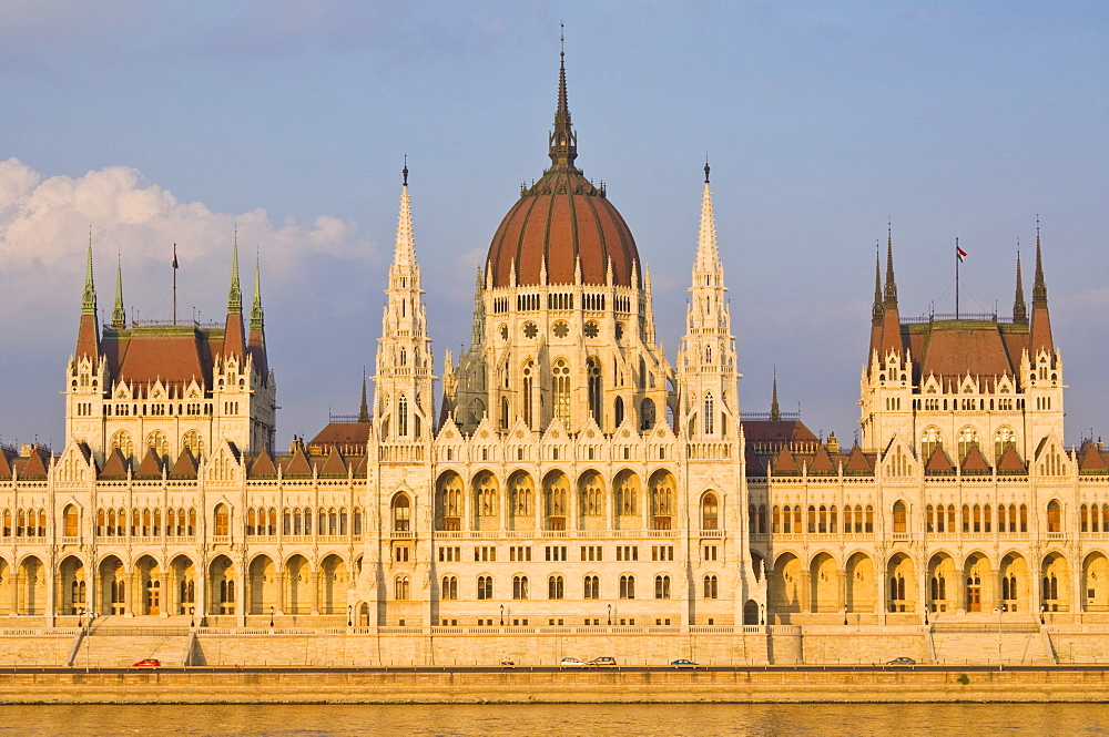 The neo-gothic Hungarian Parliament building, designed by Imre Steindl, across the River Danube, UNESCO World Heritage Site, Budapest, Hungary, Europe