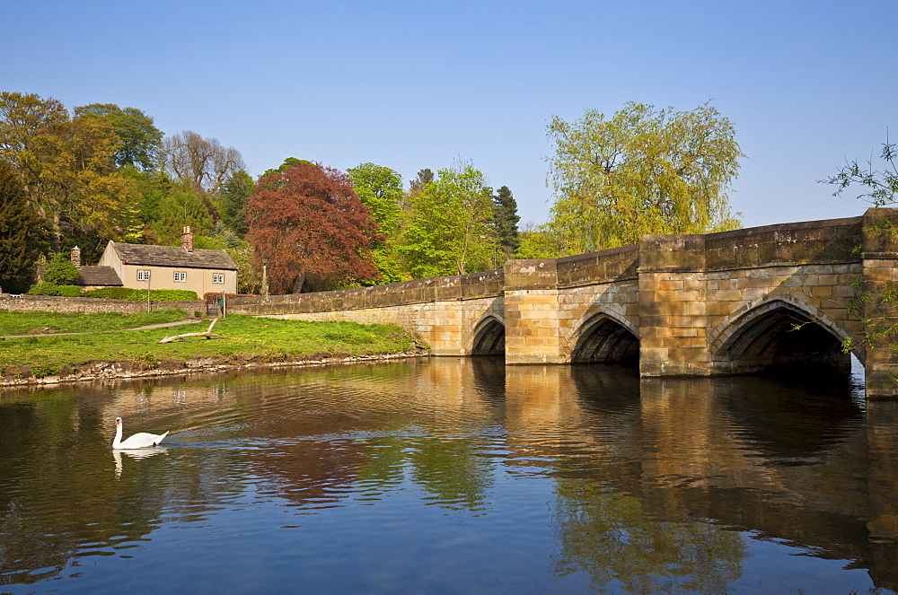 The bridge over the River Wye, Bakewell, Peak District National Park, Derbyshire, England, United Kingdom, Europe