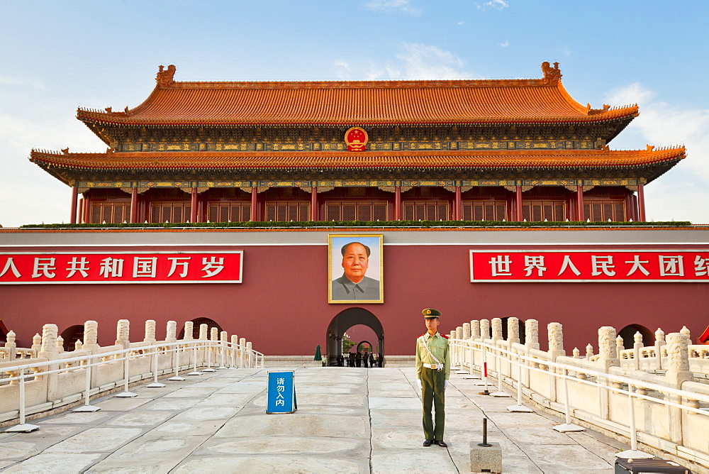 Soldier outside Tiananmen Tower and Chairman Mao's portrait, Gate of Heavenly Peace, Beijing, China, Asia