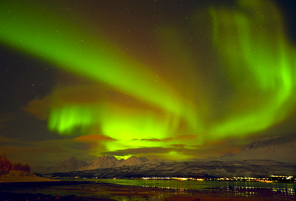 Aurora borealis (Northern Lights) seen over the Lyngen Alps, from Sjursnes, Ullsfjord, Troms, North Norway, Scandinavia, Europe