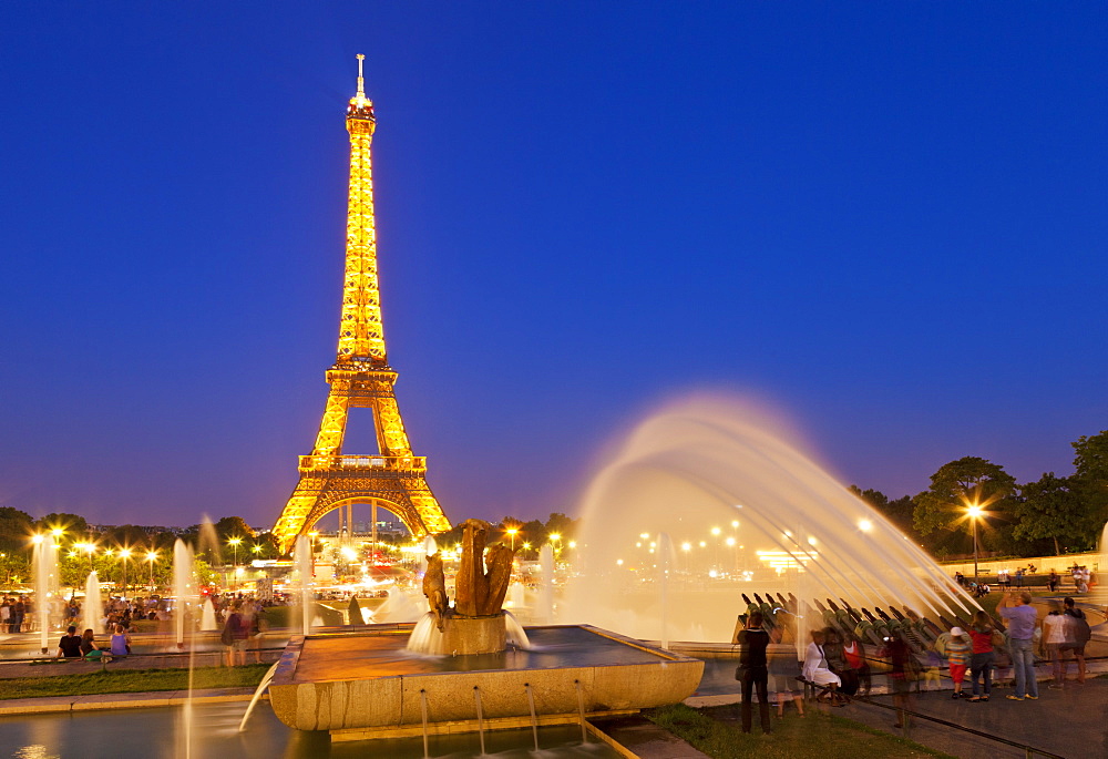 Eiffel Tower and the Trocadero Fountains at night, Paris, France, Europe