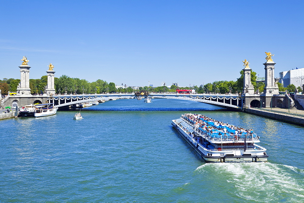 River Seine Cruise boat, Bateaux Mouches and the Pont Alexandre III Bridge, Paris, France, Europe