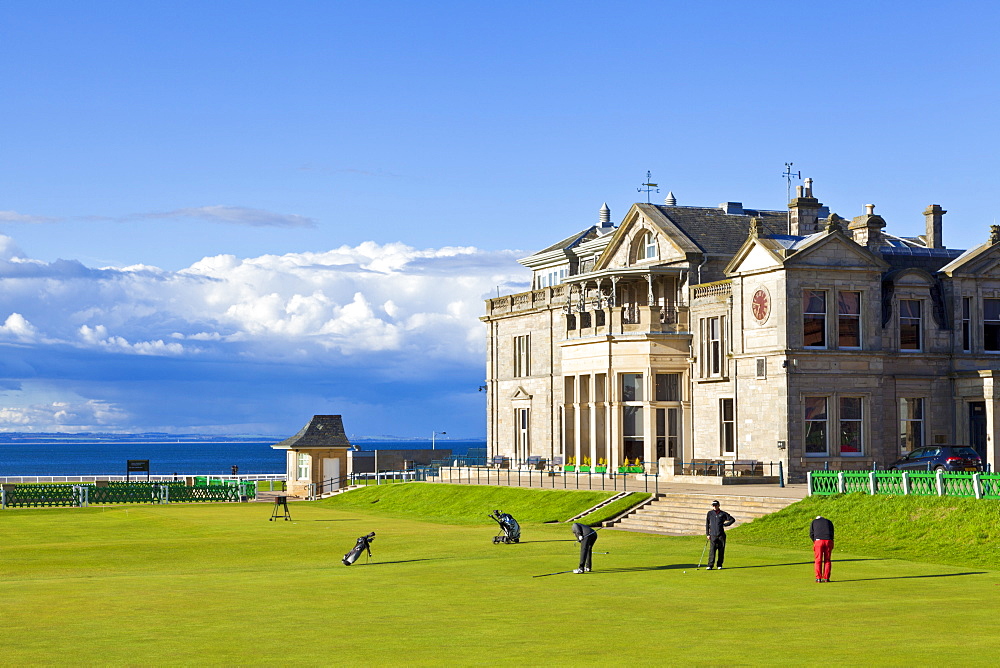 Golf course and club house, The Royal and Ancient Golf Club of St. Andrews, St. Andrews, Fife, Scotland, United Kingdom, Europe