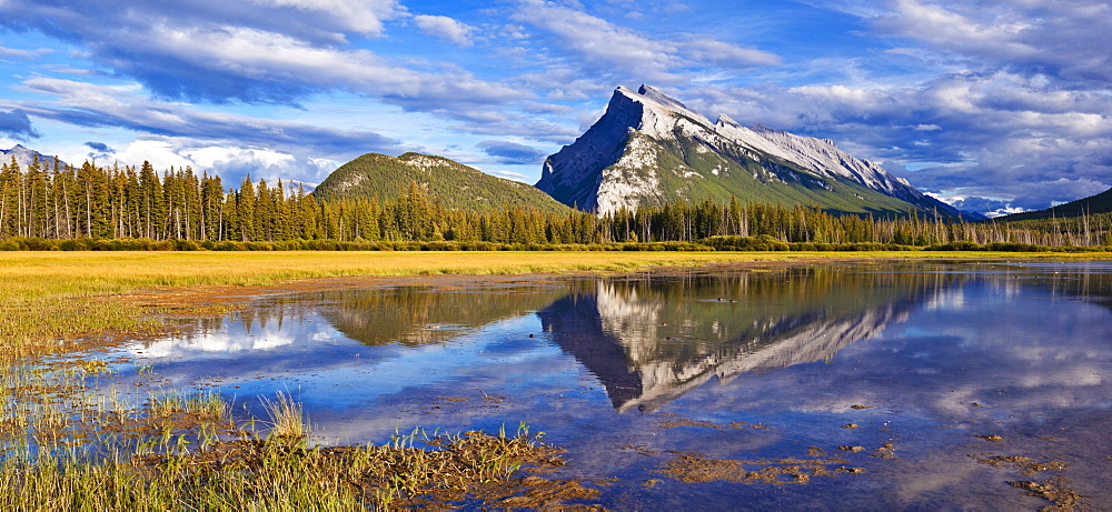 Mount Rundle rising above Vermillion Lakes drive, Banff National Park, UNESCO World Heritage Site, Alberta, Canadian Rockies, Canada, North America