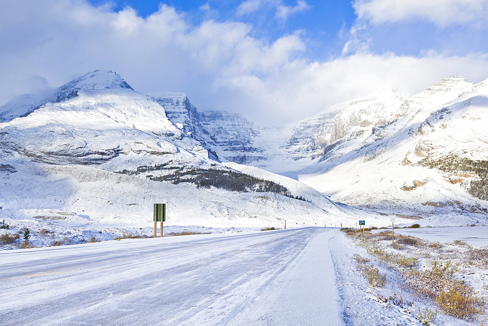 The Icefields Parkway road highway covered in ice at the Icefields Centre, Jasper National Park, UNESCO World Heritage Site, Alberta, Canadian Rockies, Canada, North America