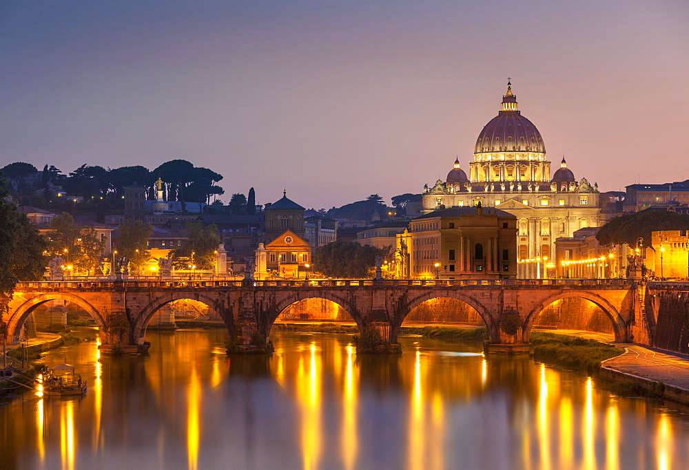 Pont Sant'Angelo and St. Peters Basilica, UNESCO World Heritage Site, Vatican City, Rome, Lazio, Italy, Europe