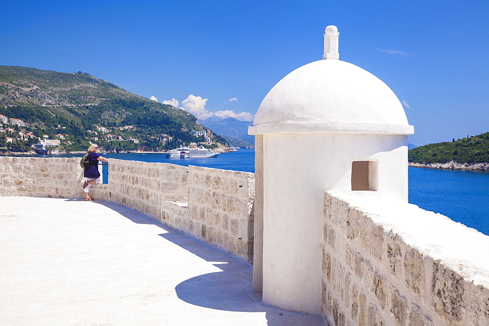 Old City walls and view of coast, Dubrovnik Old Town, Dalmatian Coast, Dubrovnik, Croatia, EU, Europe