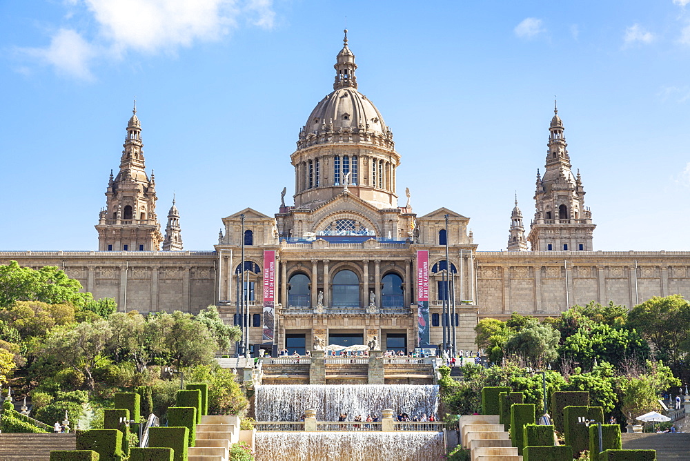 The Magic Fountain of Montjuic below the Palau Nacional, MNAC, National Art Gallery, Barcelona, Catalonia (Catalunya), Spain, Europe