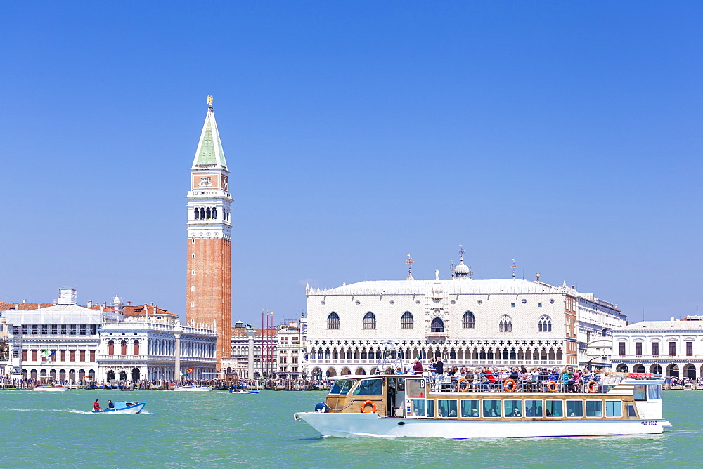 Campanile tower, Palazzo Ducale (Doges Palace), Bacino di San Marco (St. Marks Basin) and water taxis, Venice, UNESCO World Heritage Site, Veneto, Italy, Europe