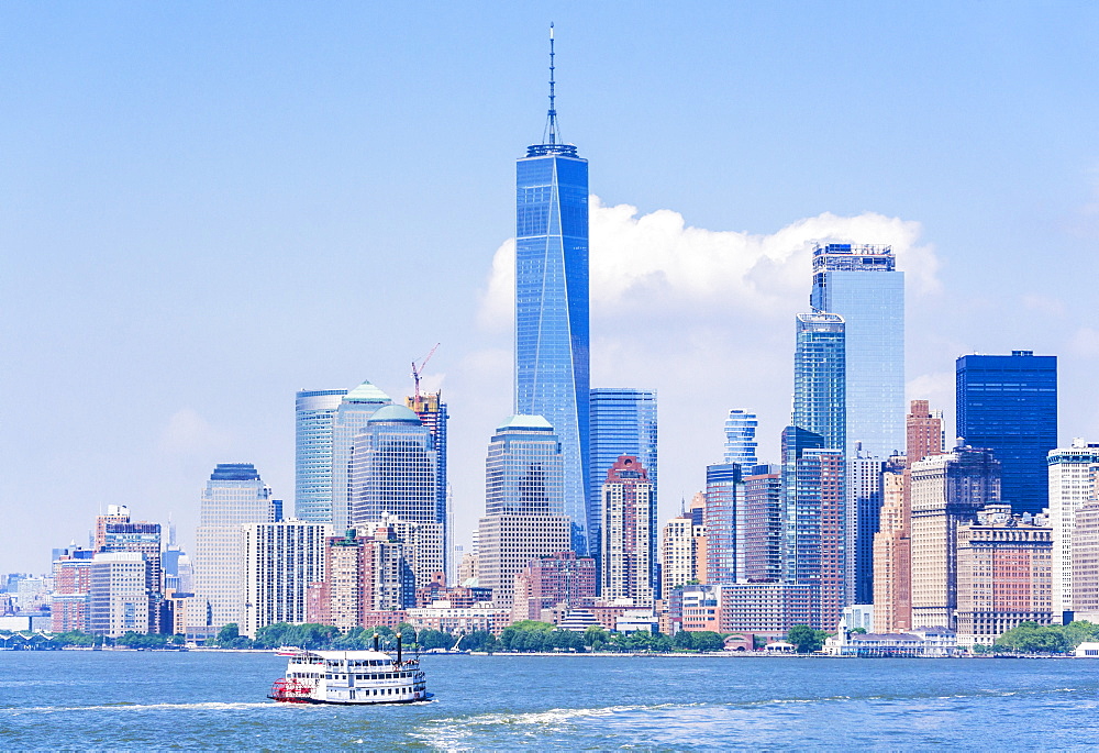 Lower Manhattan skyline, New York skyline, One World Trade Center tower, tour boat, Hudson River, New York, United States of America, North America