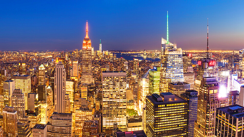 Manhattan skyline, New York skyline, Empire State Building, panorama, at night, New York City, United States of America, North America