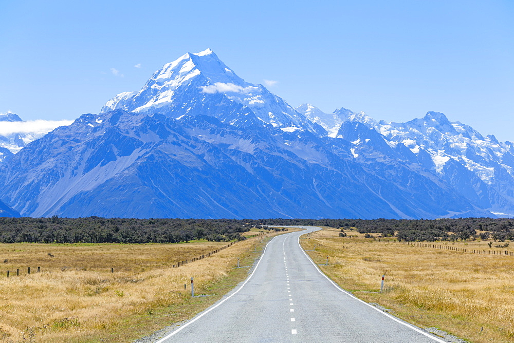 Mount Cook, empty road Highway 80, Mount Cook National Park, UNESCO World Heritage Site, South Island, New Zealand, Pacific