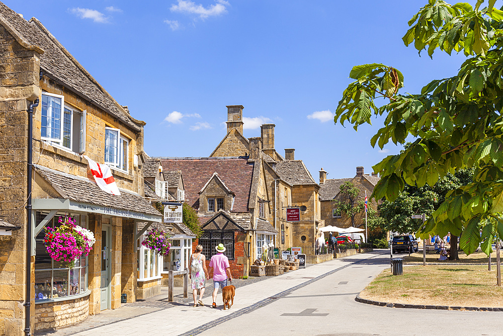 High Street, Broadway, Cotswolds, Worcestershire, England, United Kingdom, Europe