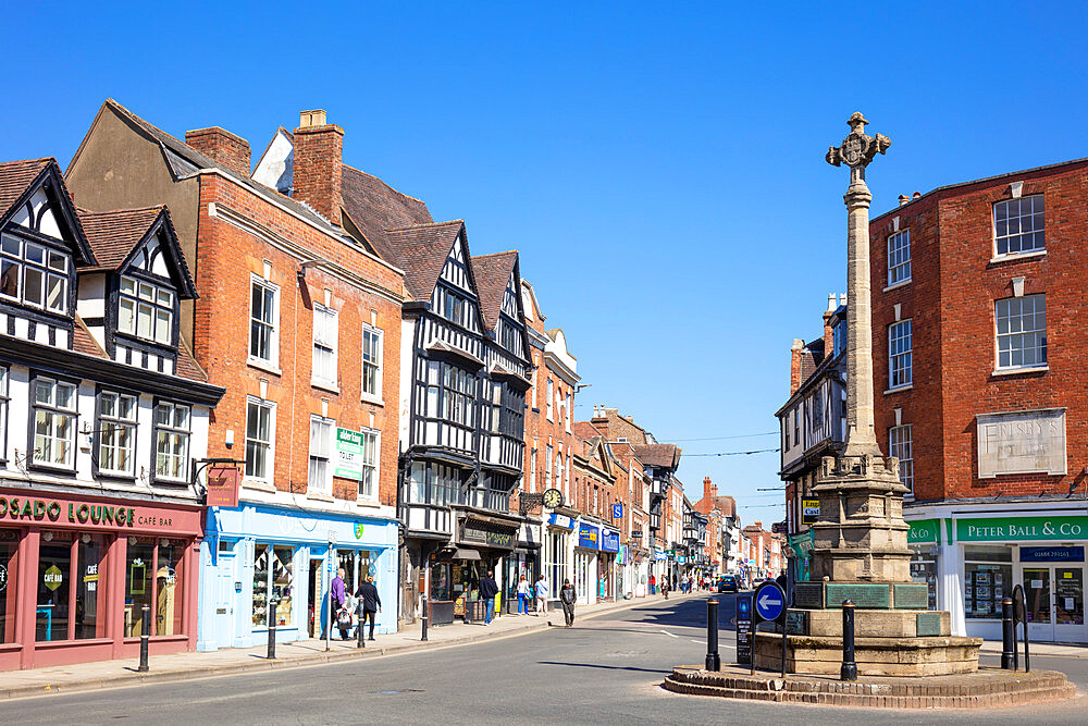 Tewkesbury Town centre shops and the Tewkesbury War Memorial (The Cross), Tewkesbury, Gloucestershire, England, United Kingdom, Europe