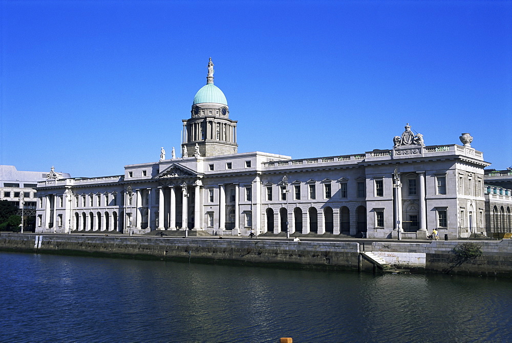 Custom House and the River Liffey, Dublin, Eire (Republic of Ireland), Europe