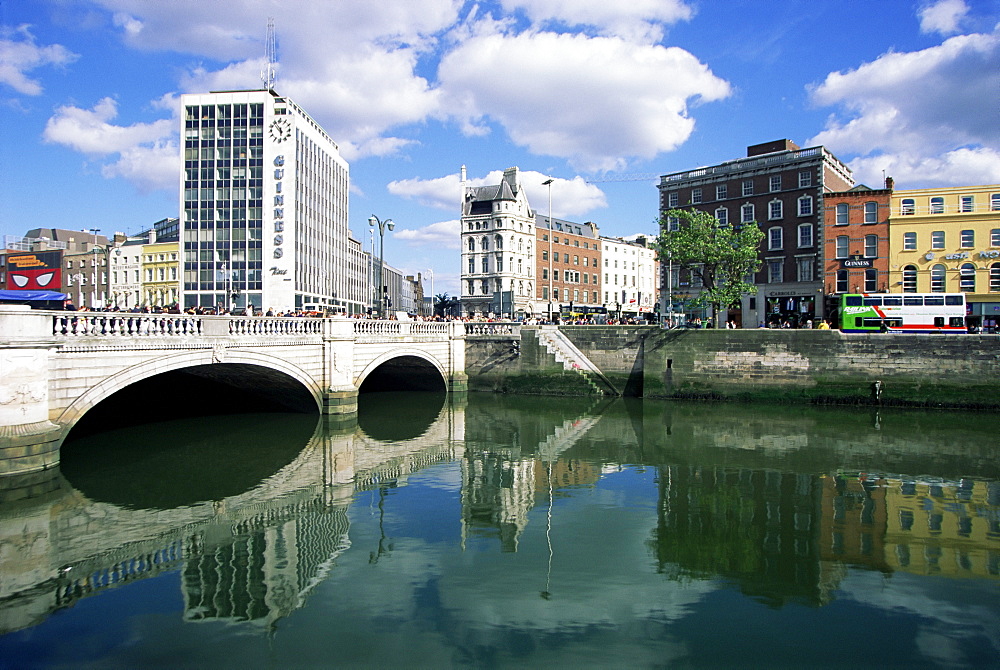 O'Connell Bridge and River Liffey, Dublin, Eire (Rpublic of Ireland), Europe