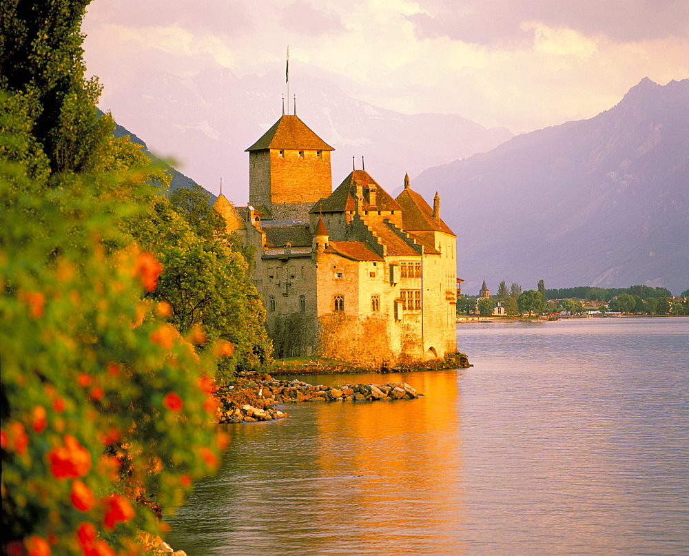 Chateau de Chillon, Lake Generva, Montreux, Switzerland, Europe