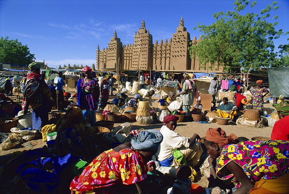 Monday market outside the Grand Mosque, UNESCO World Heritage Site, Djenne, Mali, West Africa, Africa