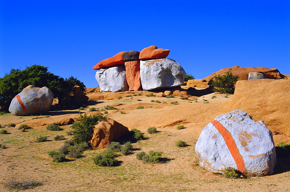 Painted rocks, Tafraoute, Morocco, North AfricaIn 1984 Belgian artist Jean Verame used 18 tonnes of paint and the help of a group of Moroccan firemen to paint the granite boulders in the anti-Atlas country west of Tafraoute