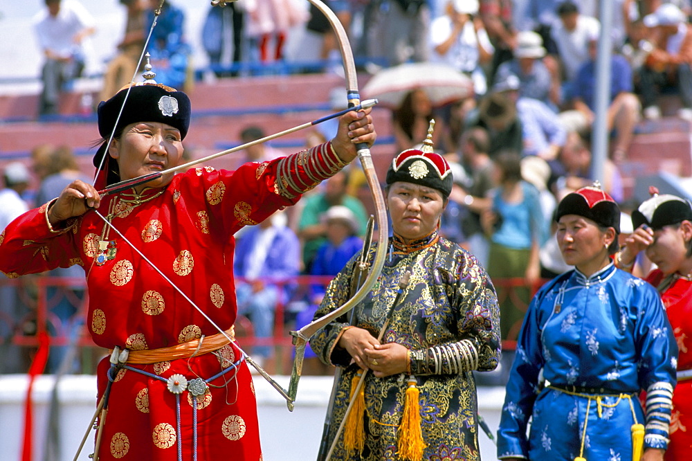 Archery contest, Naadam festival, Oulaan Bator (Ulaan Baatar), Mongolia, Central Asia, Asia