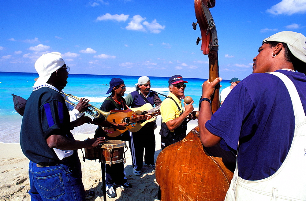 Musicians, Santa Maria del Mar, the beach of East-Havana, Cuba, Central America