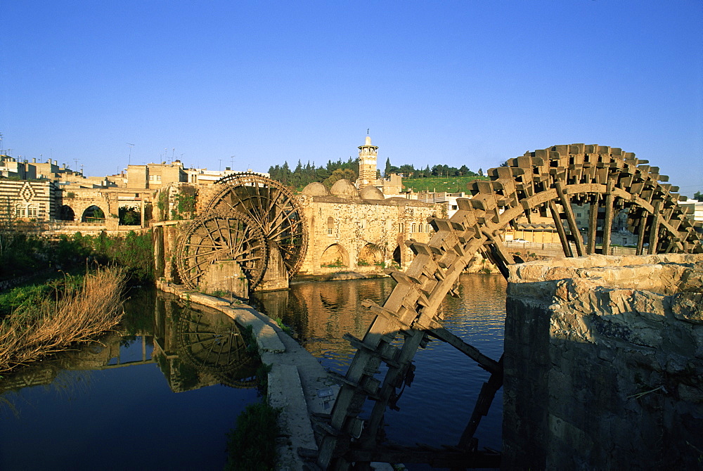 Al Jaabariys, norias (nourias) (water wheels), and the Al Nour Mosque, on the Orontes River, Hama, Syria, Middle East