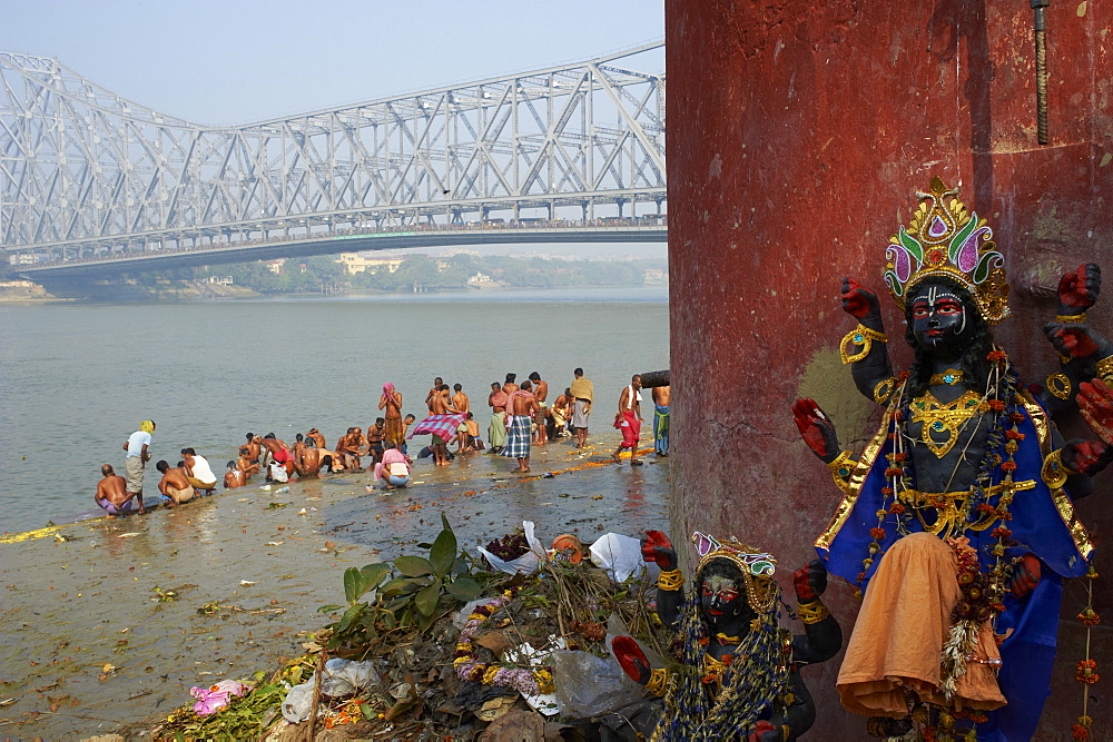 People bathing in the Hooghly River from a ghat near the Howrah Bridge, Kolkata (Calcutta), West Bengal, India, Asia 