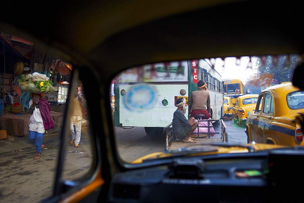 Yellow Ambassador taxis, Kolkata (Calcutta), West Bengal, India, Asia 