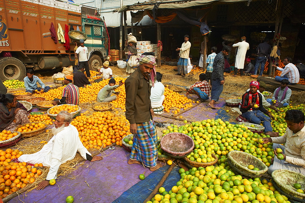 Fruit market, Kolkata (Calcutta), West Bengal, India, Asia 