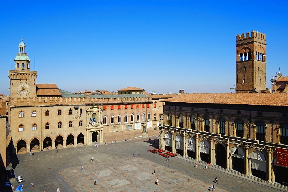 View of Piazza Maggiore, Palazzo del Podesta, Bologna, Emilia-Romagna, Italy, Europe 