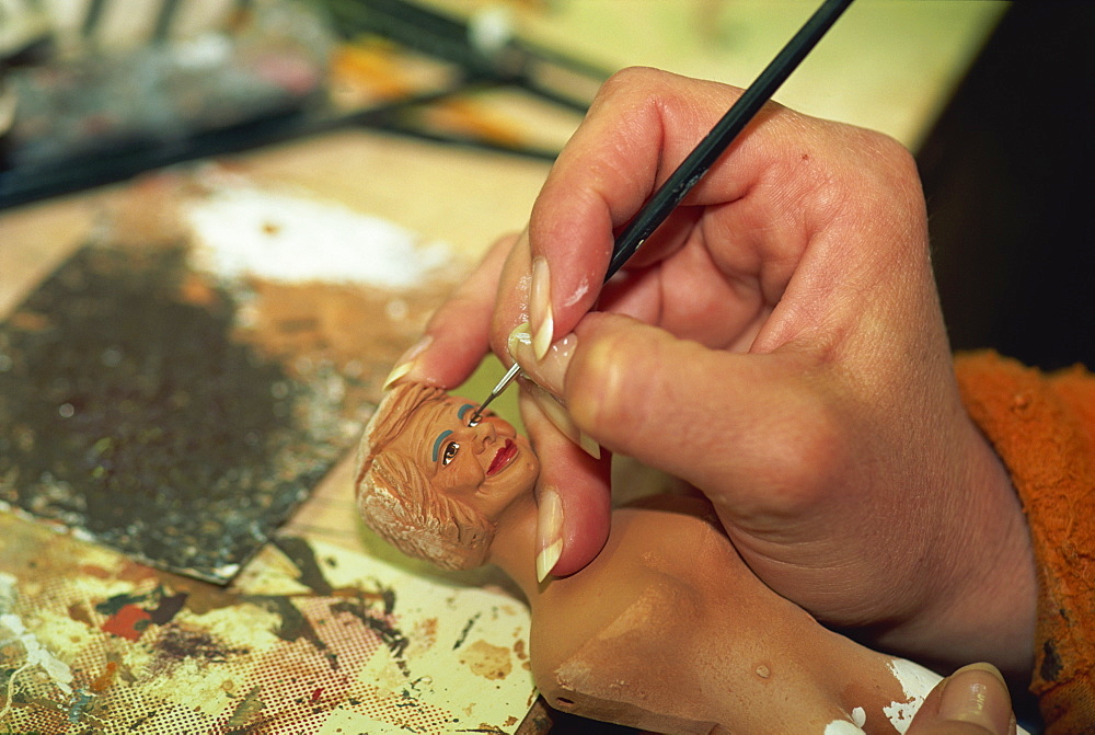 Painting small statuette, Santon, Bouches du Rhone, Provence, France, Europe