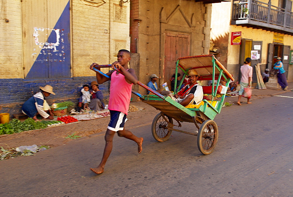 Pousse-pousse, local taxi, Betsileo, Ambositra, Madagascar, Africa