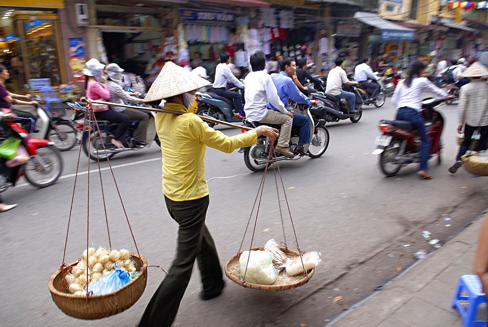 Porter in the Old Quarter, Hanoi, Vietnam, Indochina, Southeast Asia, Asia 