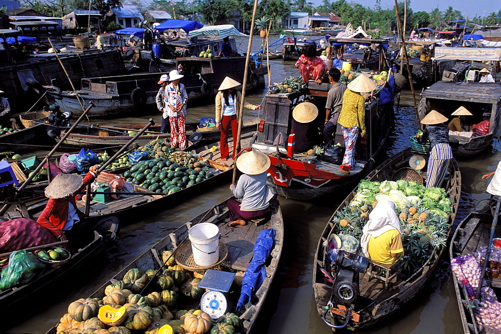 Floating market of Cai Rang, Can Tho, Mekong Delta, Vietnam, Indochina, Southeast Asia, Asia 