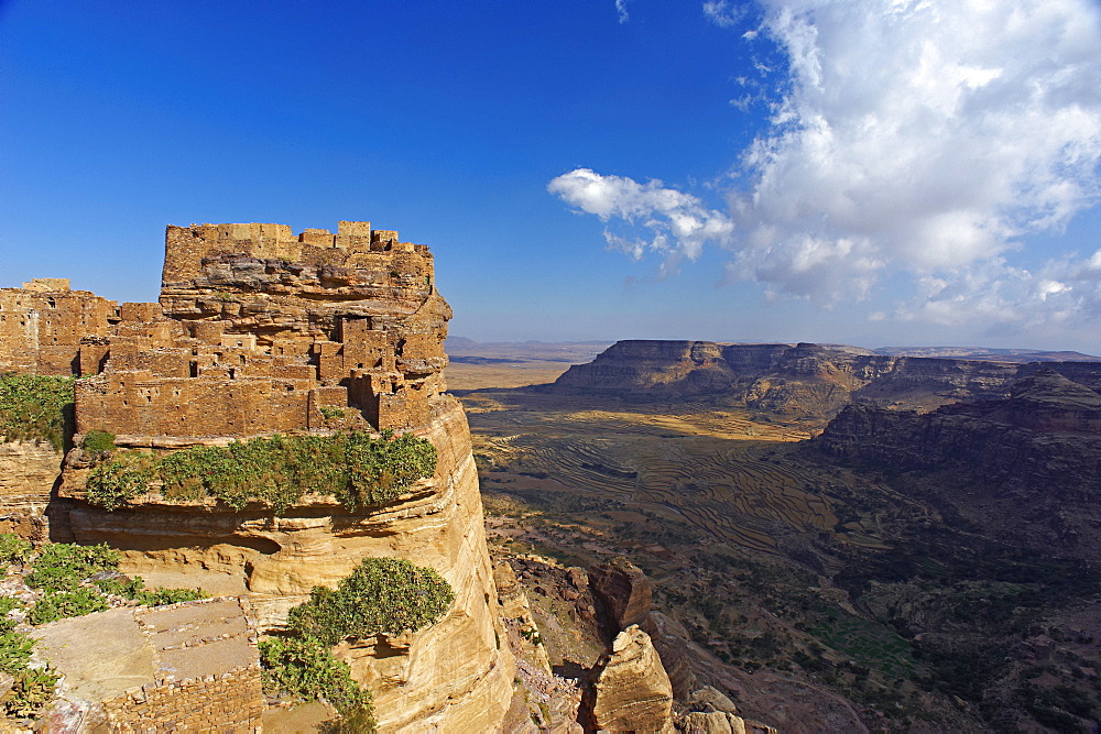 Ancient town of Zakati, Central Mountains of Bukur, Yemen, Middle East 