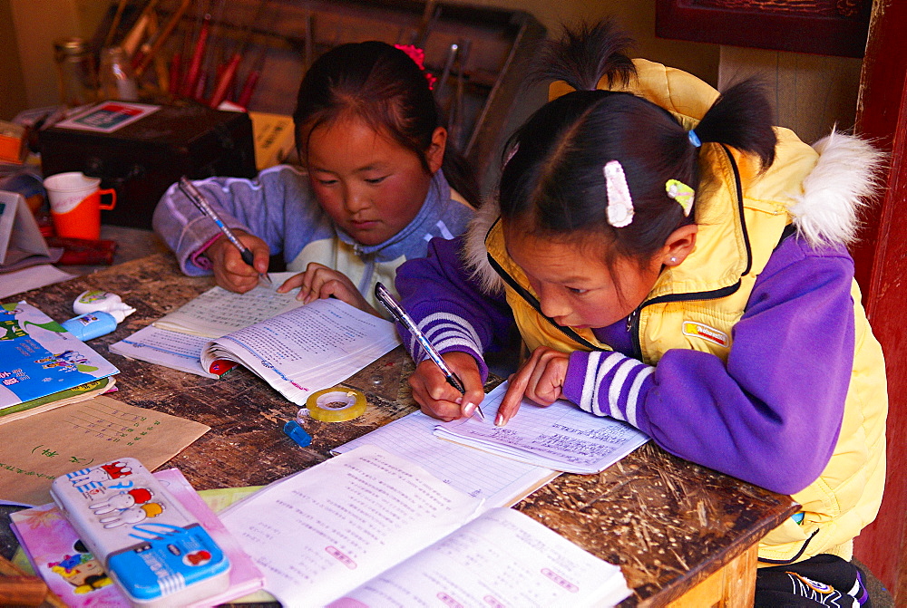 School girls, Lijiang, Yunnan Province, China, Asia