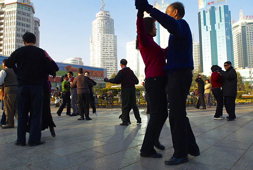 Morning exercise, People Square, Kunming, Yunnan, China, Asia 