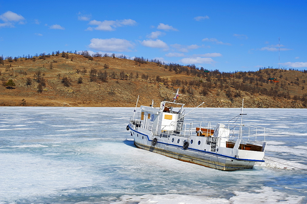 Frozen Harbour of Khoujir, Maloe More (Little Sea), frozen lake during winter, Olkhon island, Lake Baikal, UNESCO World Heritage Site, Irkutsk Oblast, Siberia, Russia, Eurasia 