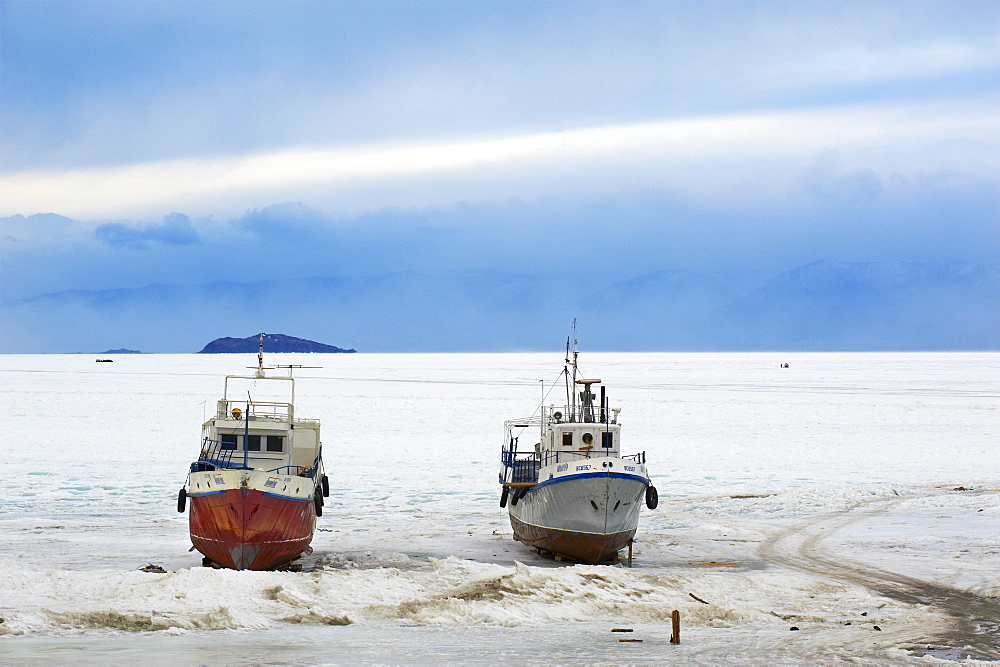 Frozen Harbour of Khoujir, Maloe More (Little Sea), frozen lake during winter, Olkhon island, Lake Baikal, UNESCO World Heritage Site, Irkutsk Oblast, Siberia, Russia, Eurasia