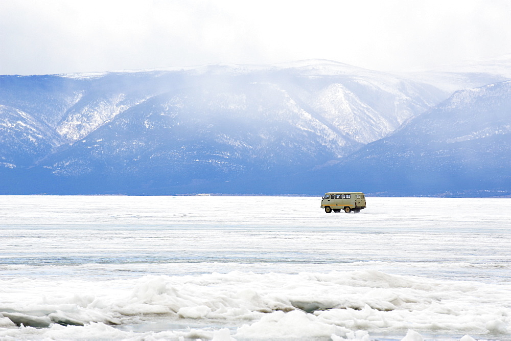 Driving on the lake, Maloe More (Little Sea), frozen lake during winter, Olkhon island, Lake Baikal, UNESCO World Heritage Site, Irkutsk Oblast, Siberia, Russia, Eurasia 