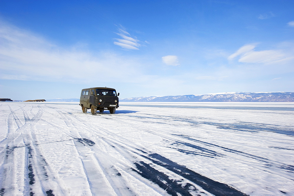 Driving on the lake, Maloe More (Little Sea), frozen lake during winter, Olkhon island, Lake Baikal, UNESCO World Heritage Site, Irkutsk Oblast, Siberia, Russia, Eurasia