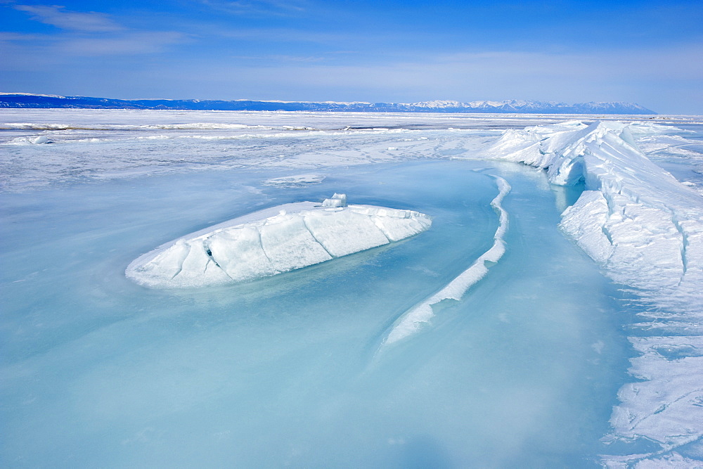 Maloe More (Little Sea), frozen lake during winter, Olkhon island, Lake Baikal, UNESCO World Heritage Site, Irkutsk Oblast, Siberia, Russia, Eurasia 