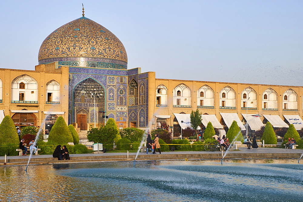 Sheikh Lotfollah Mosque, UNESCO World Heritage Site, Imam Square, Isfahan, Iran, Middle East