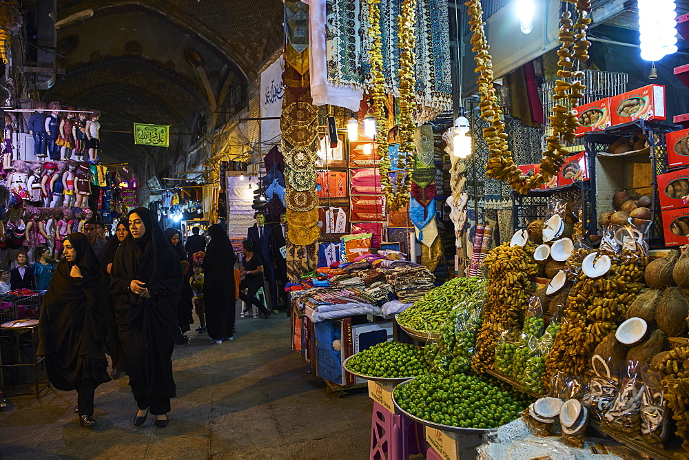 Great Bazaar (Grand Bazaar) (Bazar e Bozorg), Isfahan, Iran, Middle East