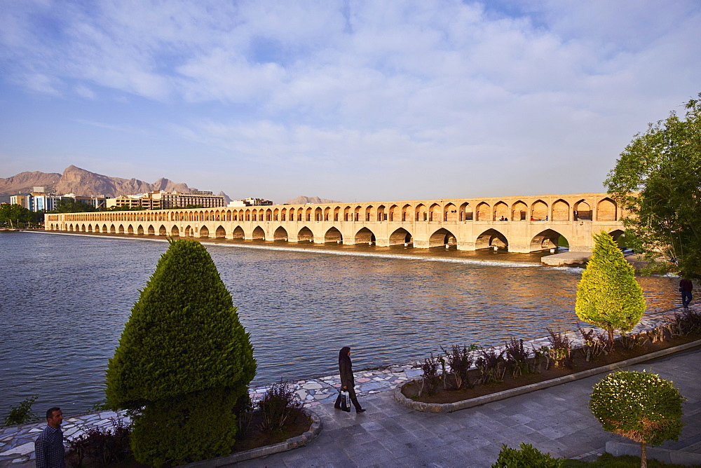 Si-o-Seh bridge on the Zayandeh River, Isfahan, Iran, Middle East